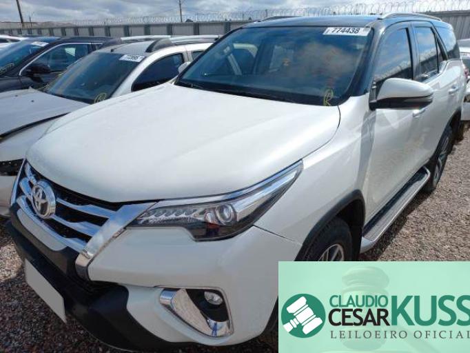 TOYOTA HILUX SW4 18/19  TOYOTA HILUX SW4 18/19
